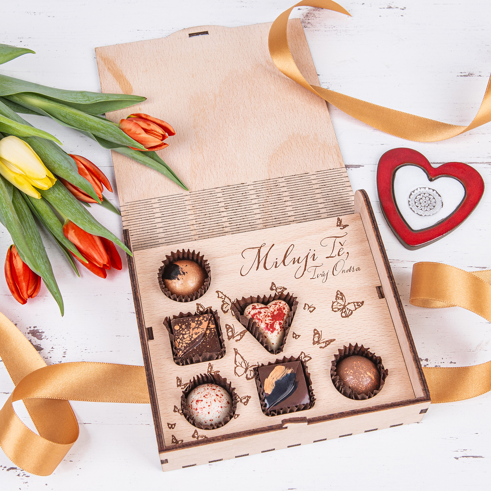 Malá čokoládová sada HOORAY v prémiovém dřevěném boxu Malá čokoládová sada HOORAY v prémiovém dřevěném boxu